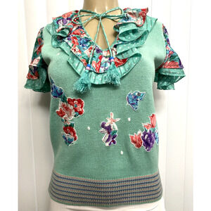 Diane Freis Top Blouse Knit Blue Ruffled Short Sleeve Floral Applique Tassel M